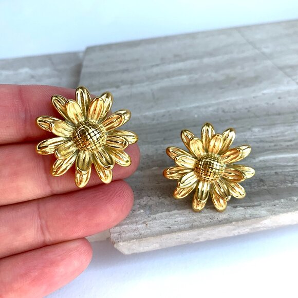 New ~ Anthropologie Shashi Daffodil Gold Flower Stud Earrings - Picture 9 of 9